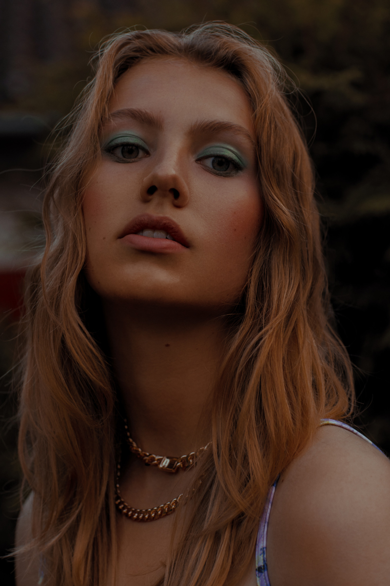 L'Officiel Editorial Photography: Christine Polz Hair&Make-up: Michaela Kireta Styling: Alexandra Dietl Model: Chiara B. (@ELF Models)
